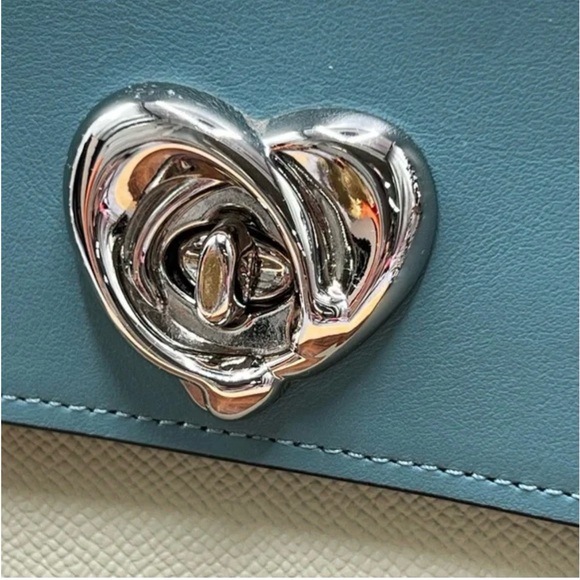 Coach Bowery Crossbody Colorblock With Heart Turnlovk Teal and Cream - Picture 7 of 9